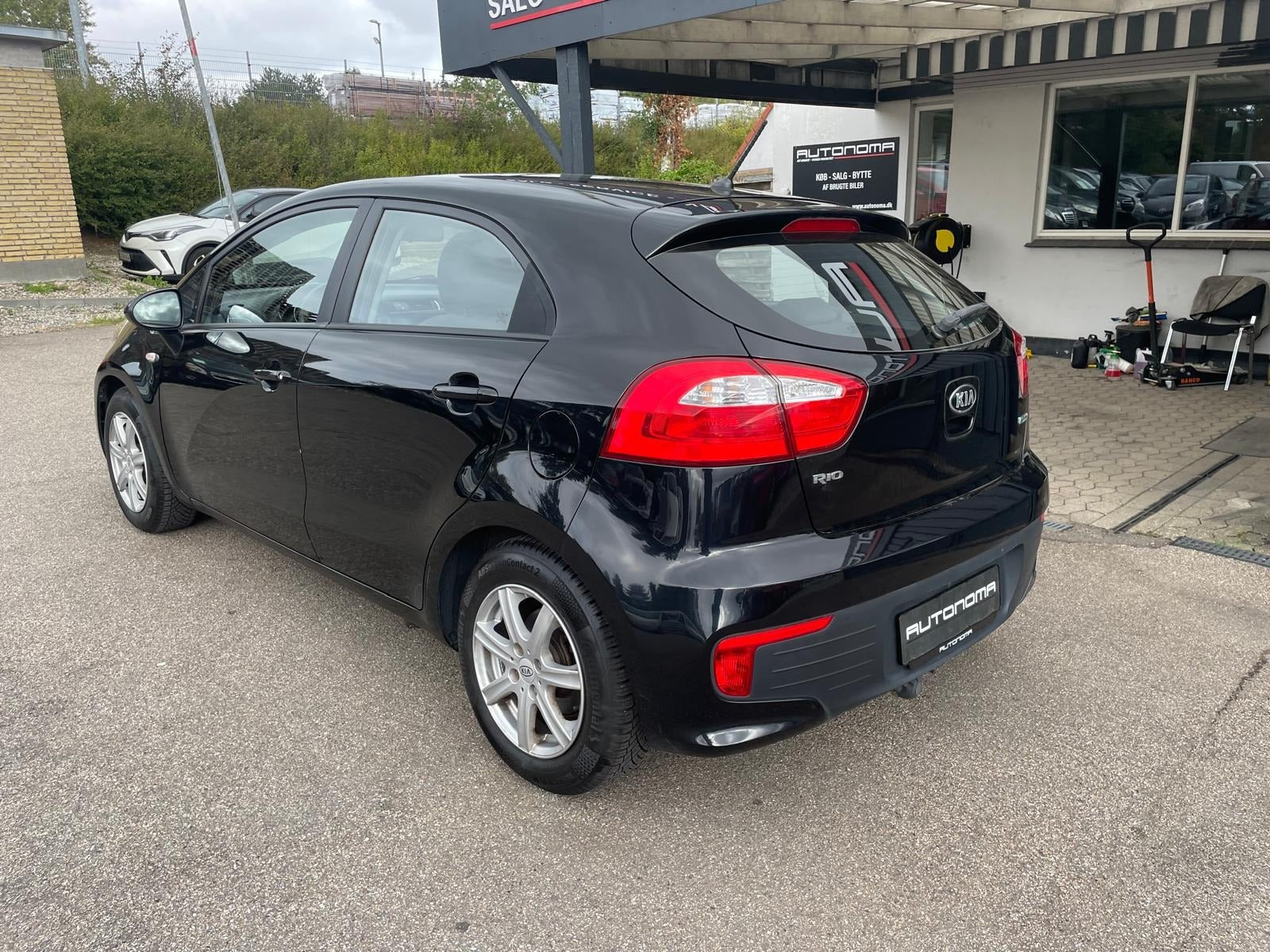 Grøn Kia Rio fra 2016