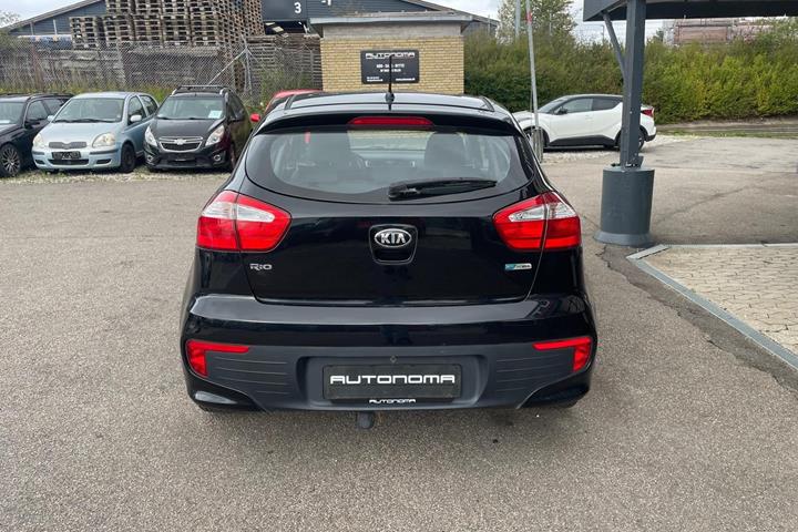 Grøn Kia Rio fra 2016