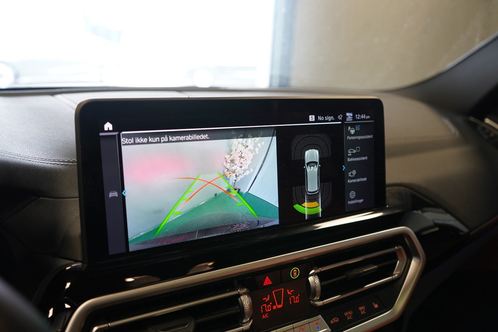 Grå BMW iX3 fra 2022