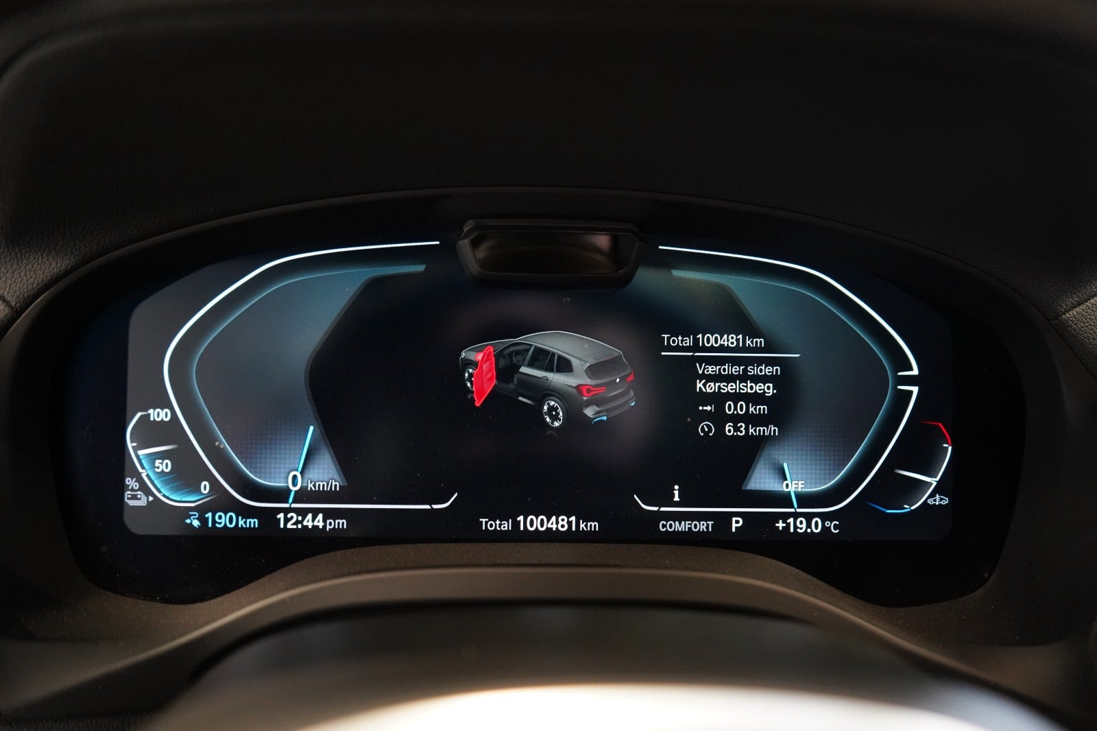 Grå BMW iX3 fra 2022