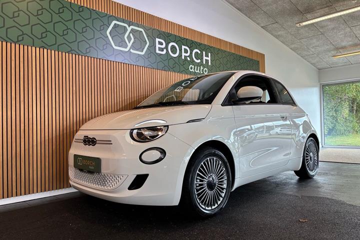 Hvid Fiat 500e fra 2023