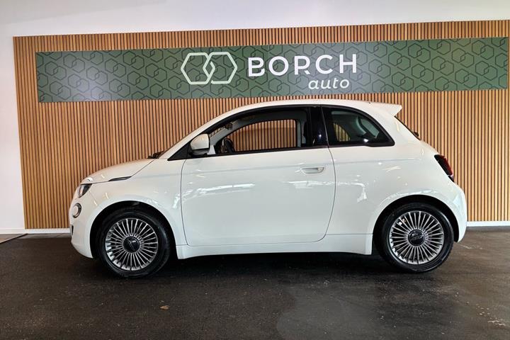 Hvid Fiat 500e fra 2023