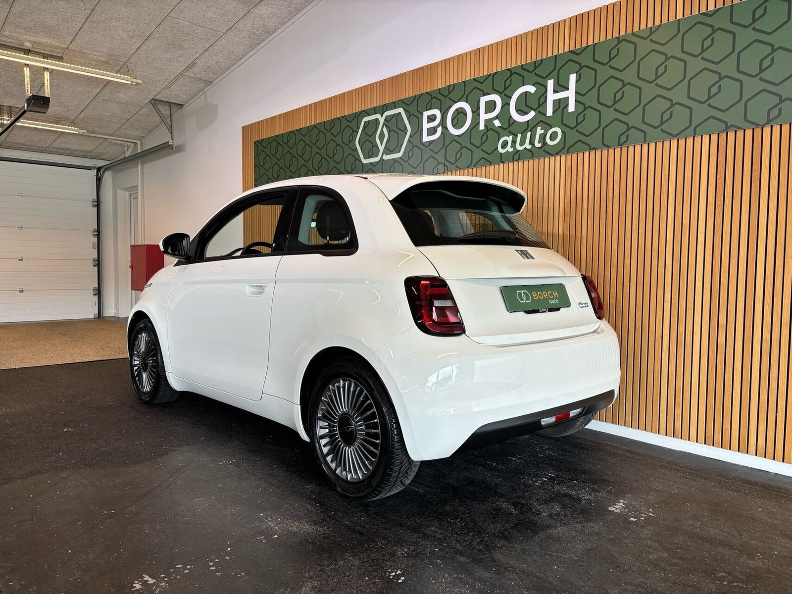 Hvid Fiat 500e fra 2023