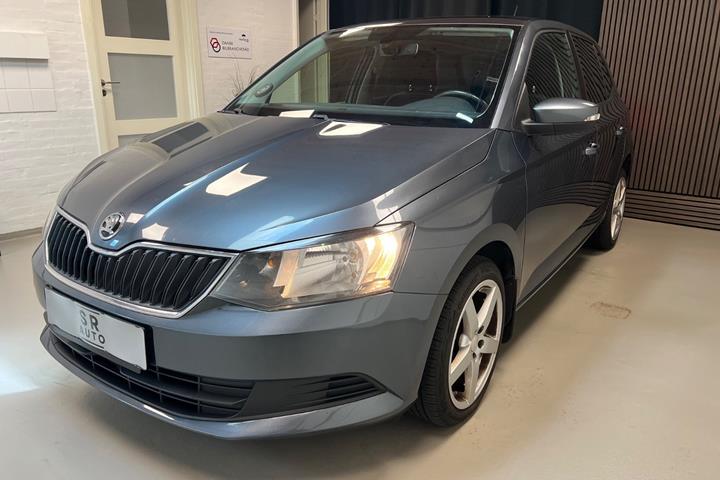 Grå Skoda Fabia fra 2017