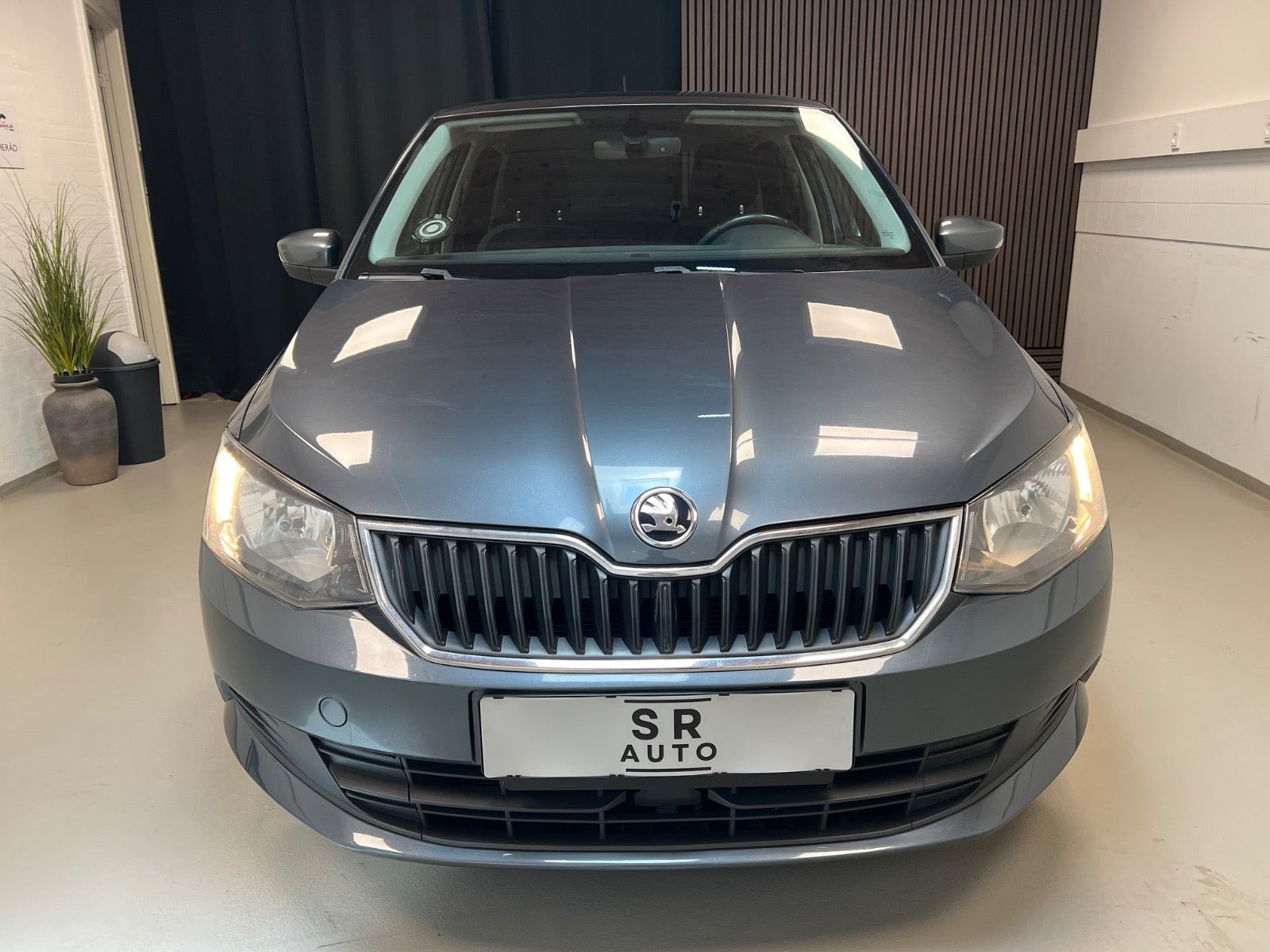 Grå Skoda Fabia fra 2017
