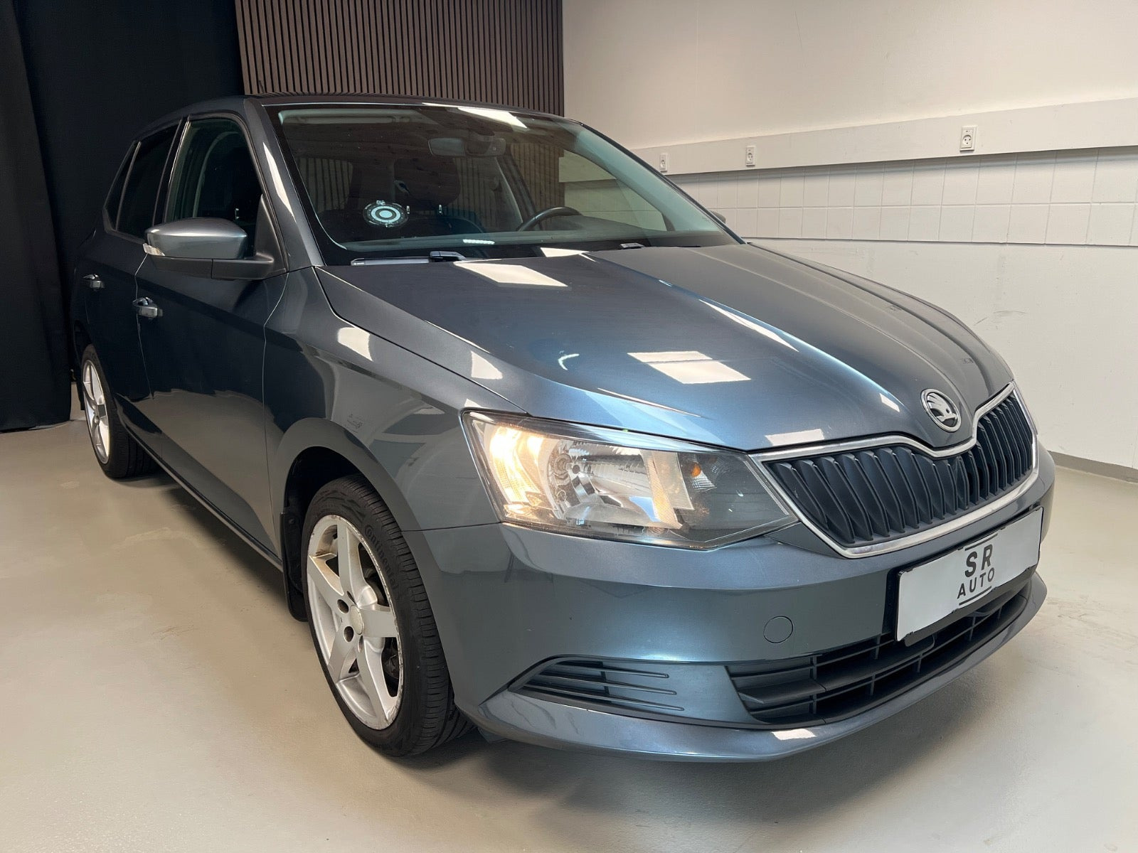 Grå Skoda Fabia fra 2017