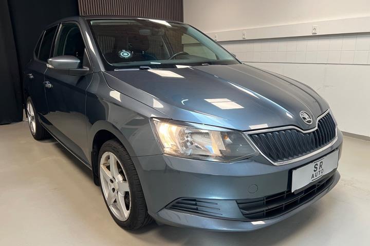 Grå Skoda Fabia fra 2017