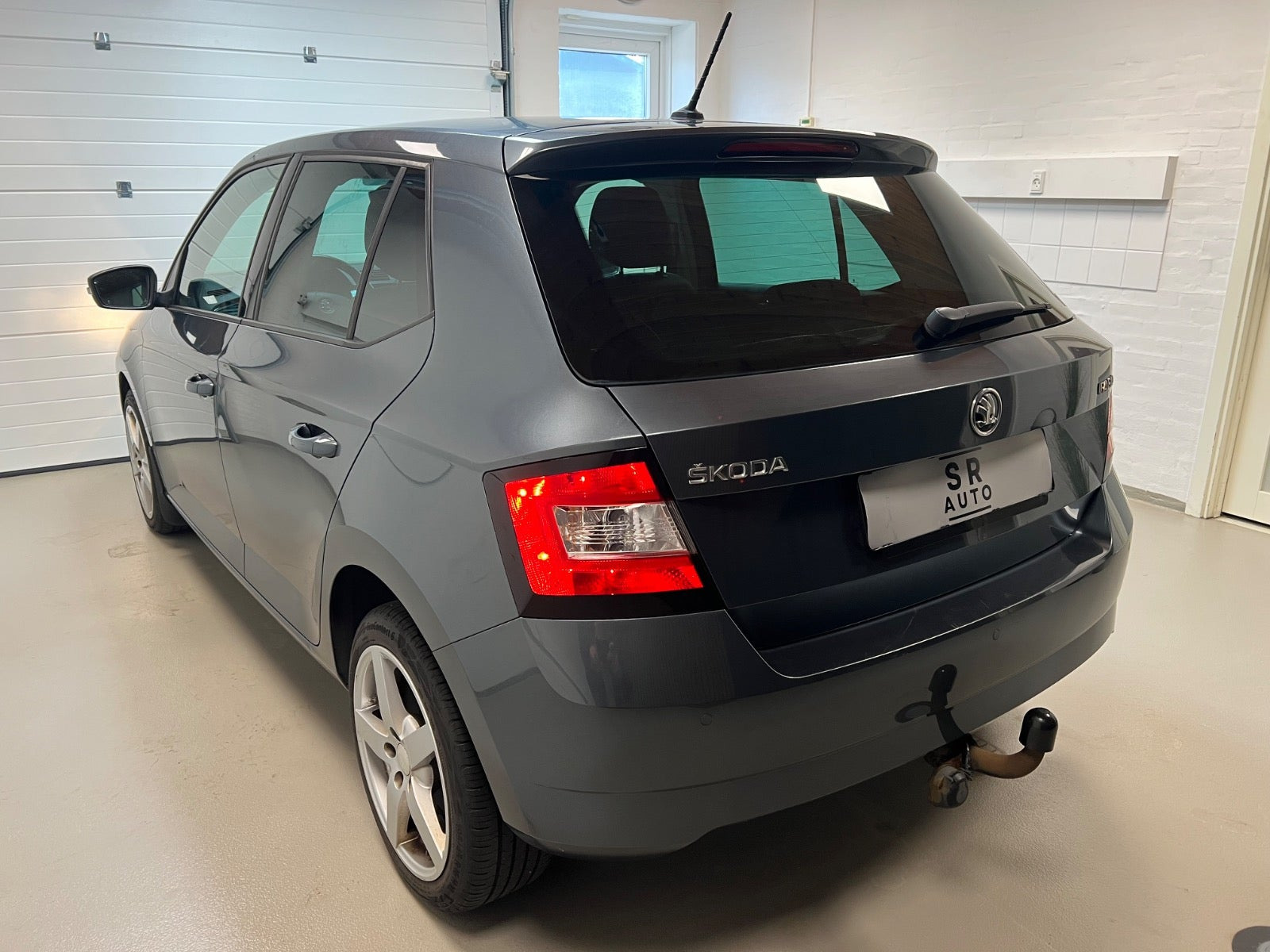 Grå Skoda Fabia fra 2017