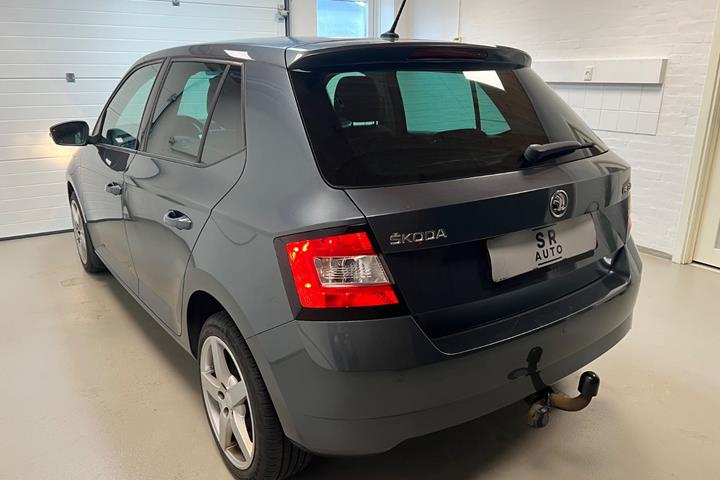 Grå Skoda Fabia fra 2017