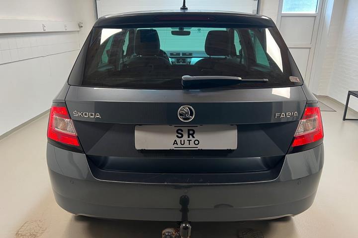 Grå Skoda Fabia fra 2017