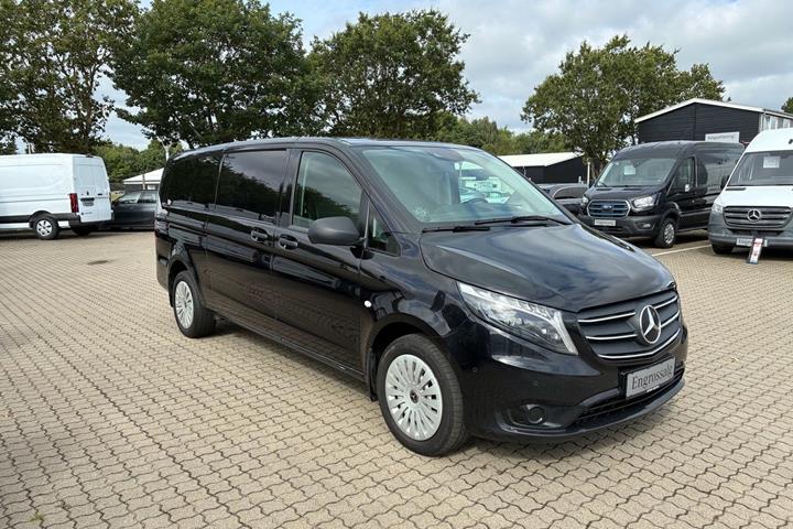 Sort Mercedes Vito 119 fra 2023