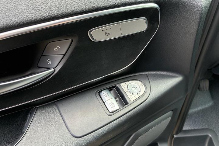 Sort Mercedes Vito 119 fra 2023