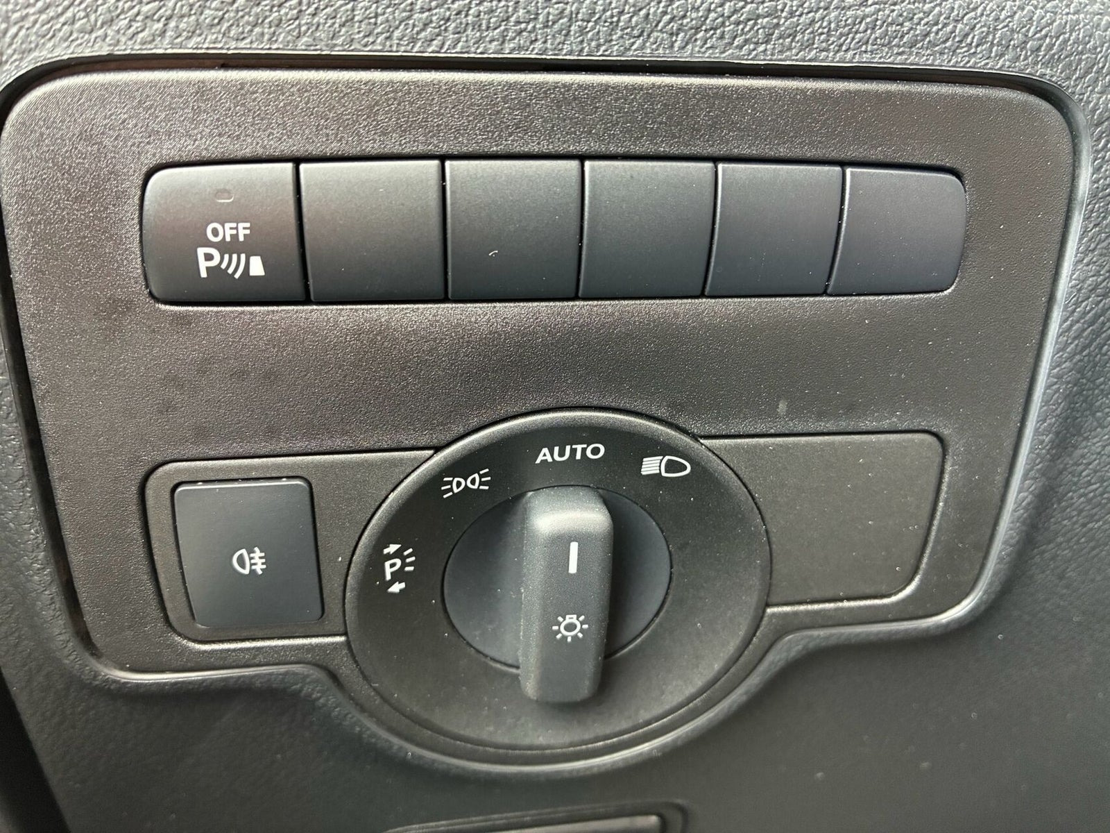 Sort Mercedes Vito 119 fra 2023