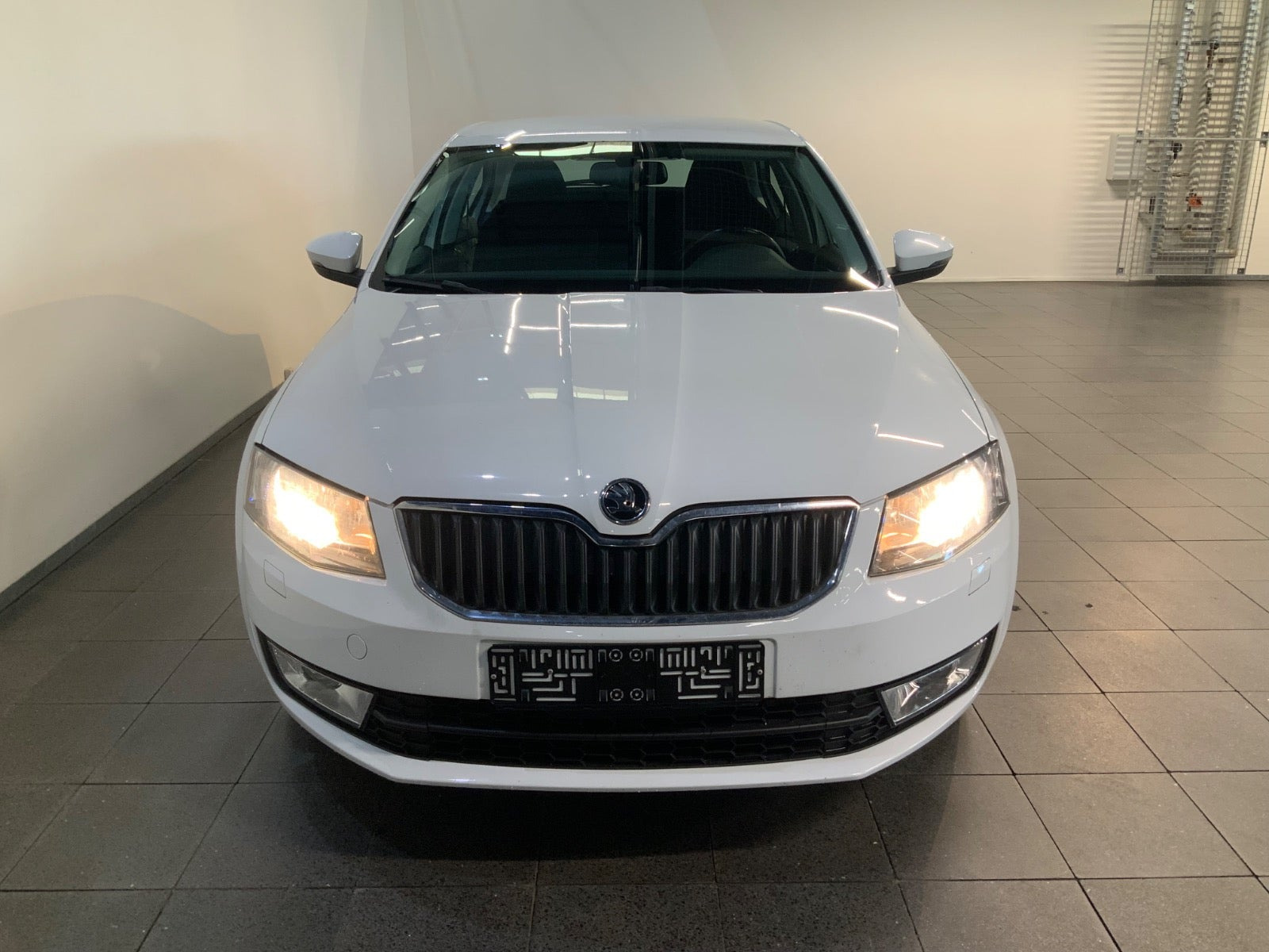 Hvid Skoda Octavia fra 2015