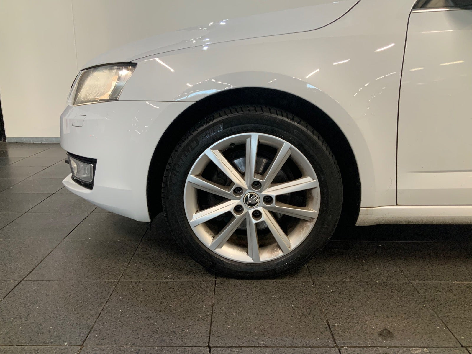 Hvid Skoda Octavia fra 2015