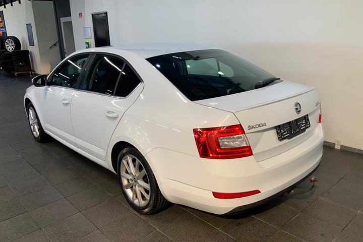 Hvid Skoda Octavia fra 2015