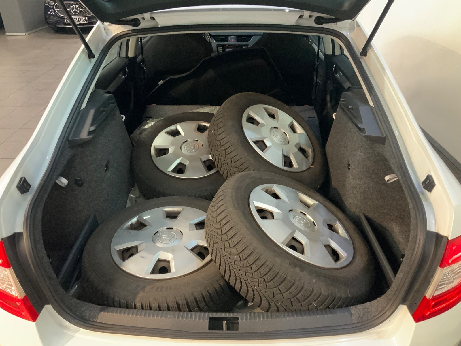 Hvid Skoda Octavia fra 2015