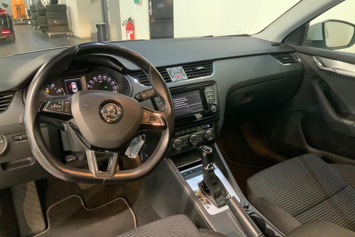 Hvid Skoda Octavia fra 2015