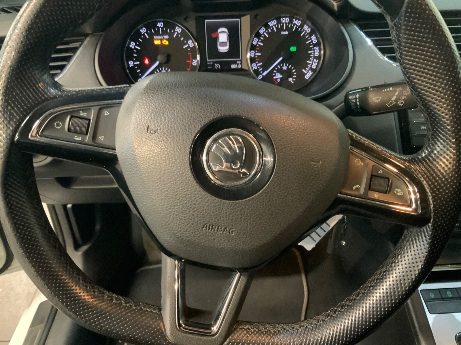 Hvid Skoda Octavia fra 2015