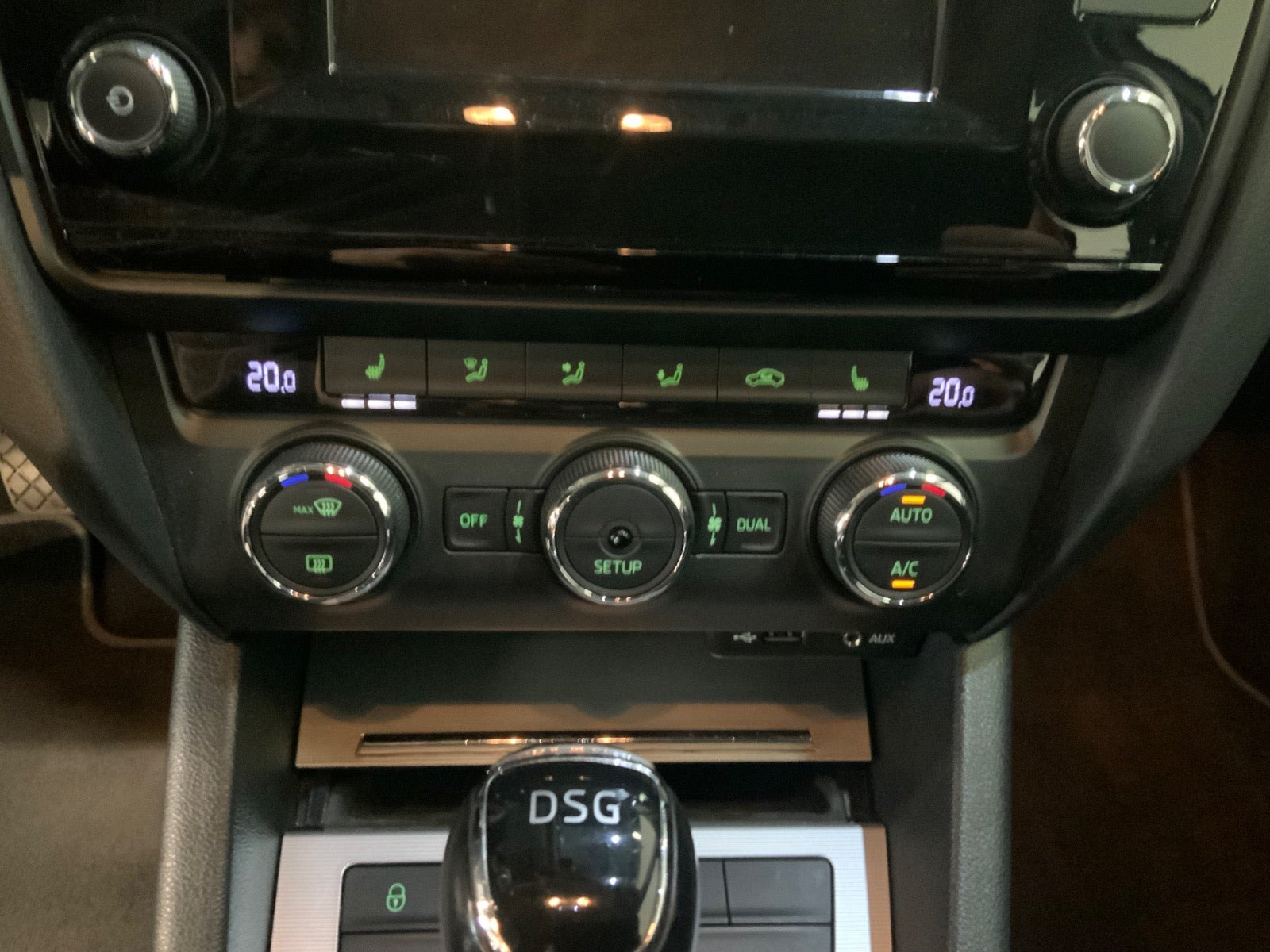 Hvid Skoda Octavia fra 2015