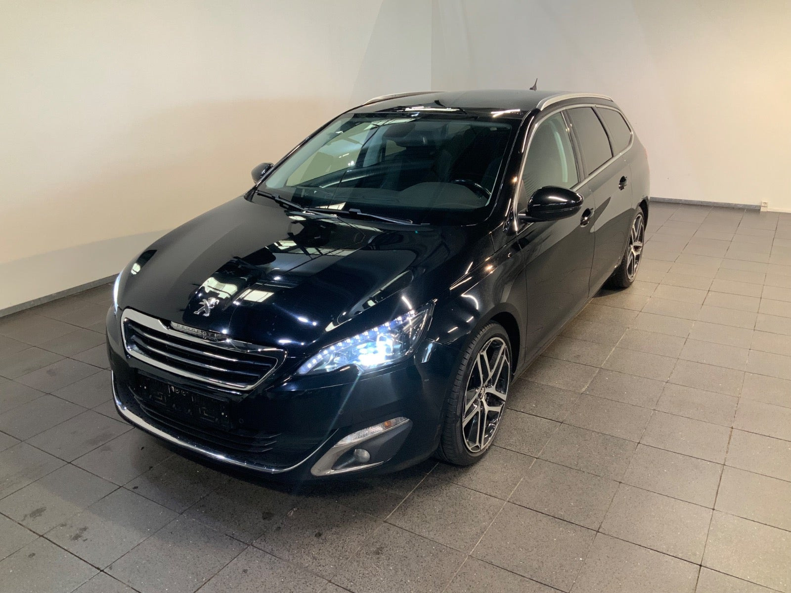 Peugeot 308 1,6 BlueHDi 120 Allure Sky SW EAT6