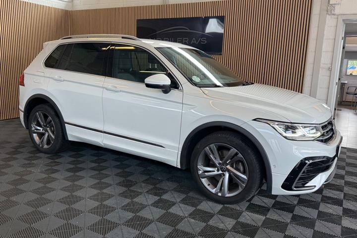 Hvid VW Tiguan fra 2022