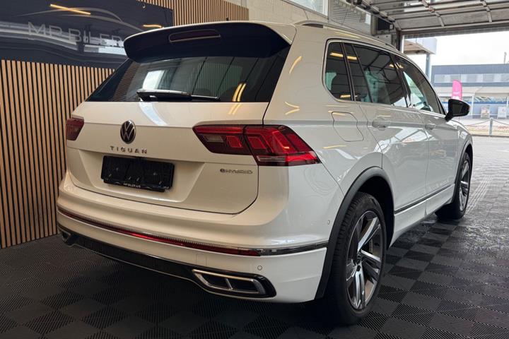 Hvid VW Tiguan fra 2022