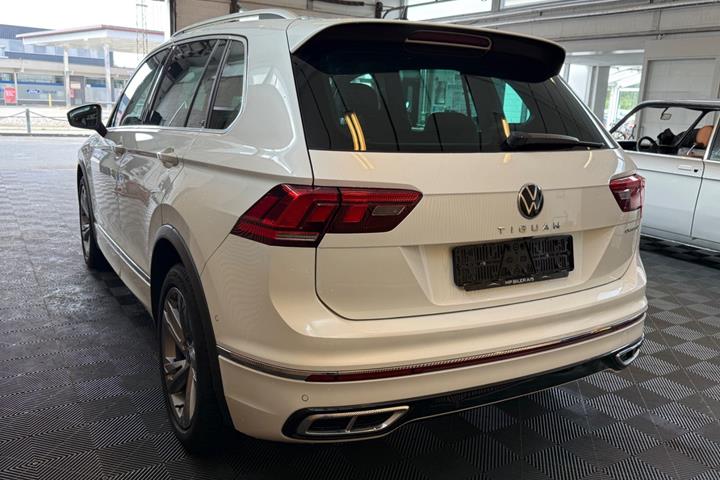 Hvid VW Tiguan fra 2022