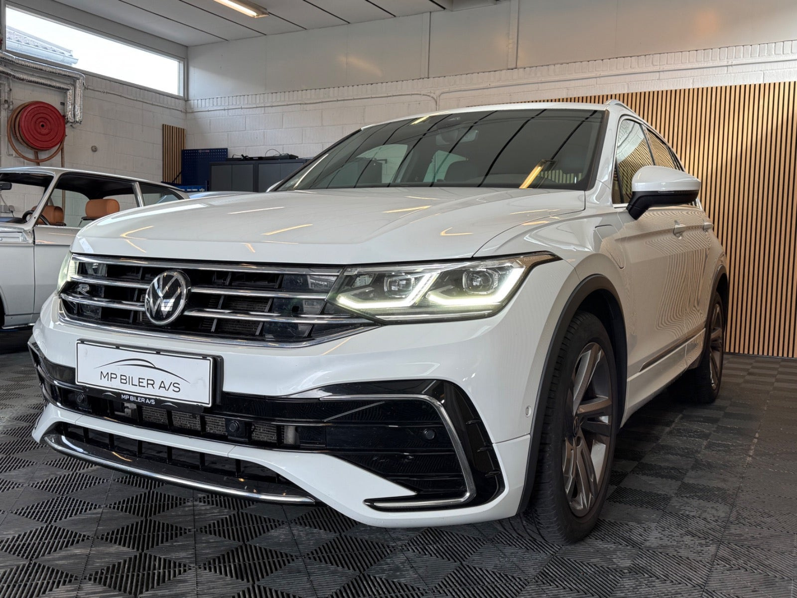 Hvid VW Tiguan fra 2022