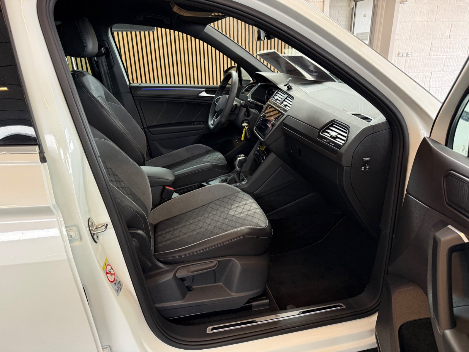 Hvid VW Tiguan fra 2022