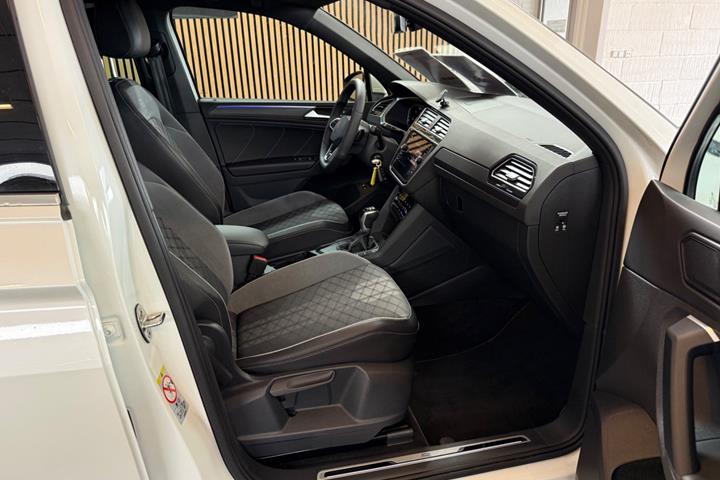 Hvid VW Tiguan fra 2022