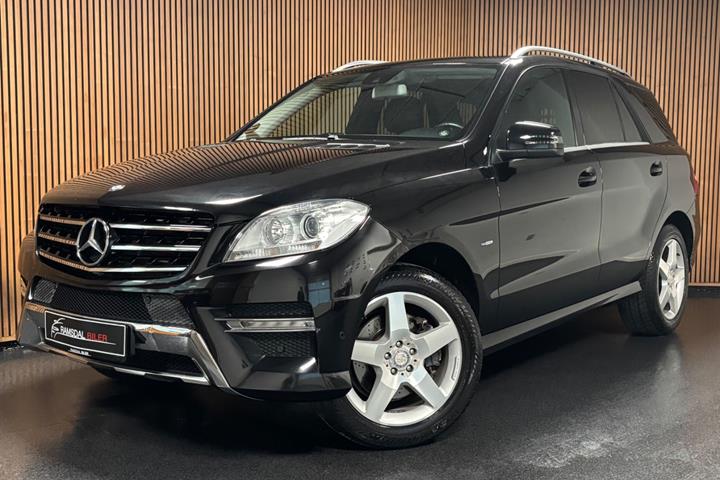 Sort Mercedes ML350 fra 2011
