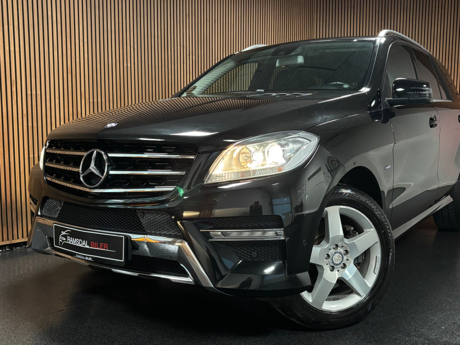 Sort Mercedes ML350 fra 2011