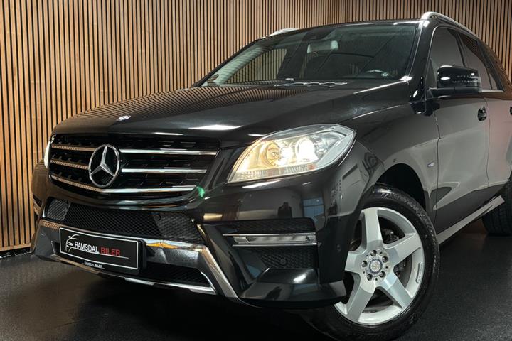 Sort Mercedes ML350 fra 2011
