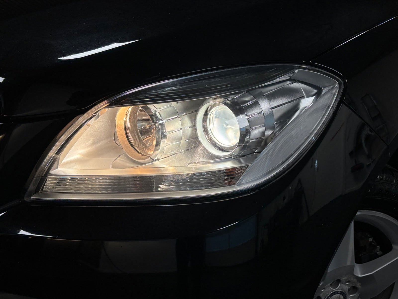 Sort Mercedes ML350 fra 2011