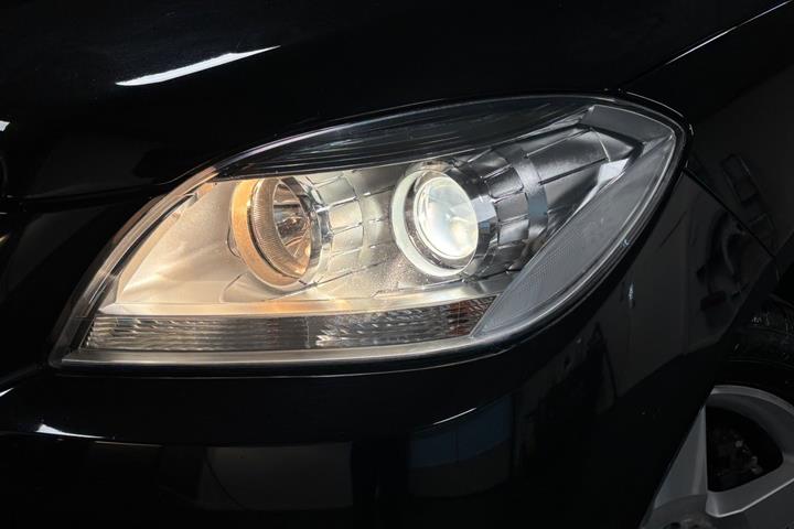 Sort Mercedes ML350 fra 2011