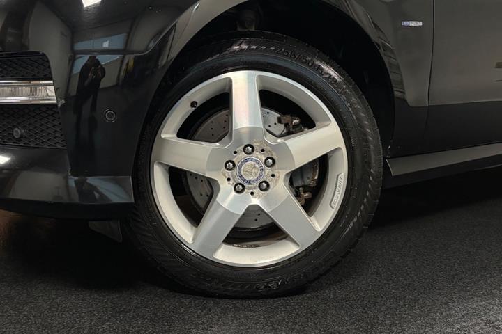 Sort Mercedes ML350 fra 2011