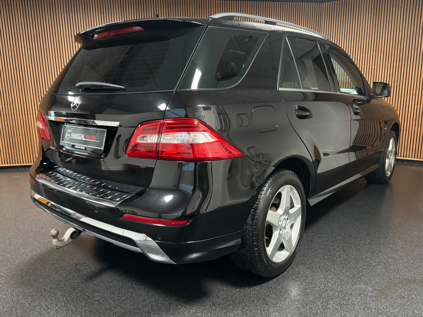 Sort Mercedes ML350 fra 2011