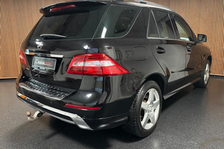 Sort Mercedes ML350 fra 2011