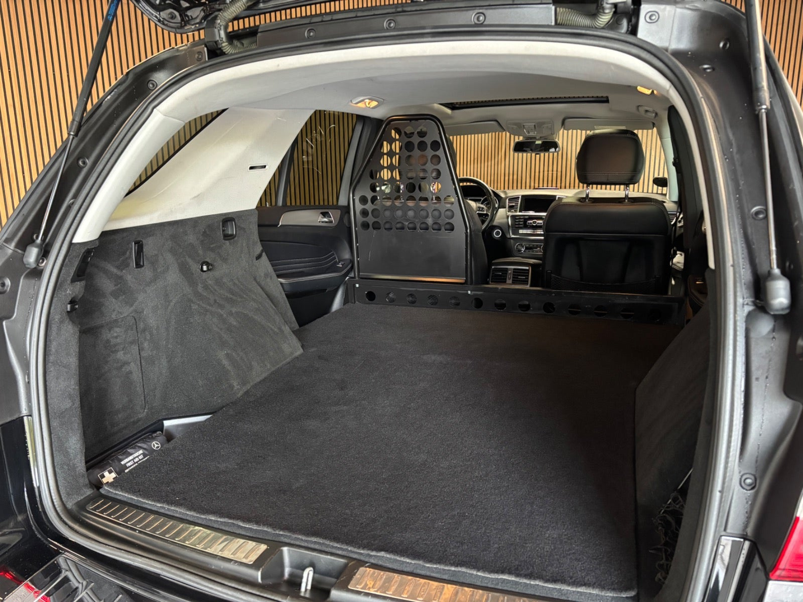 Sort Mercedes ML350 fra 2011