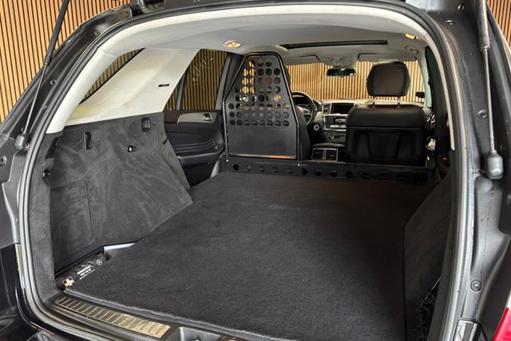 Sort Mercedes ML350 fra 2011