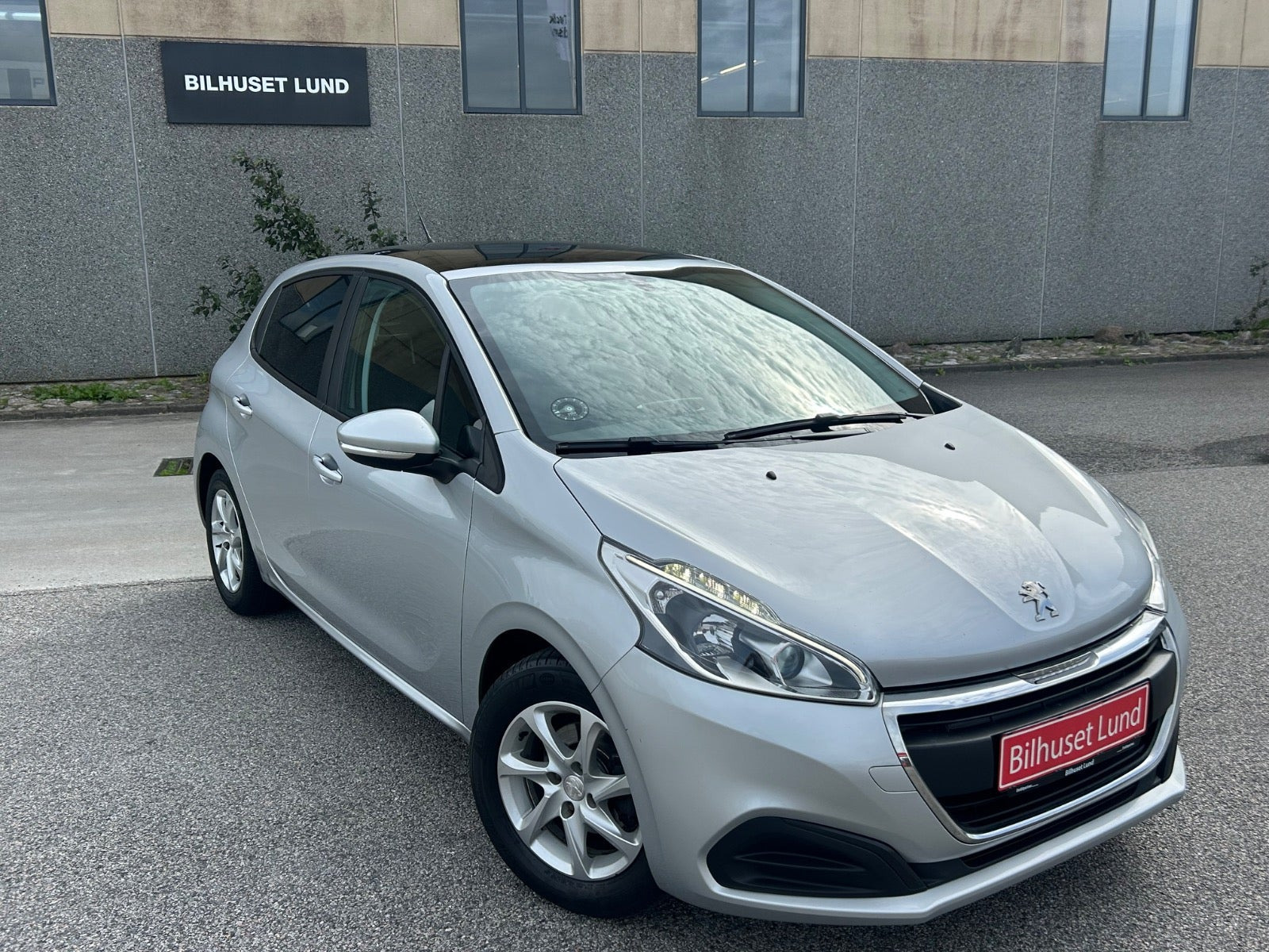Sølv Peugeot 208 fra 2016
