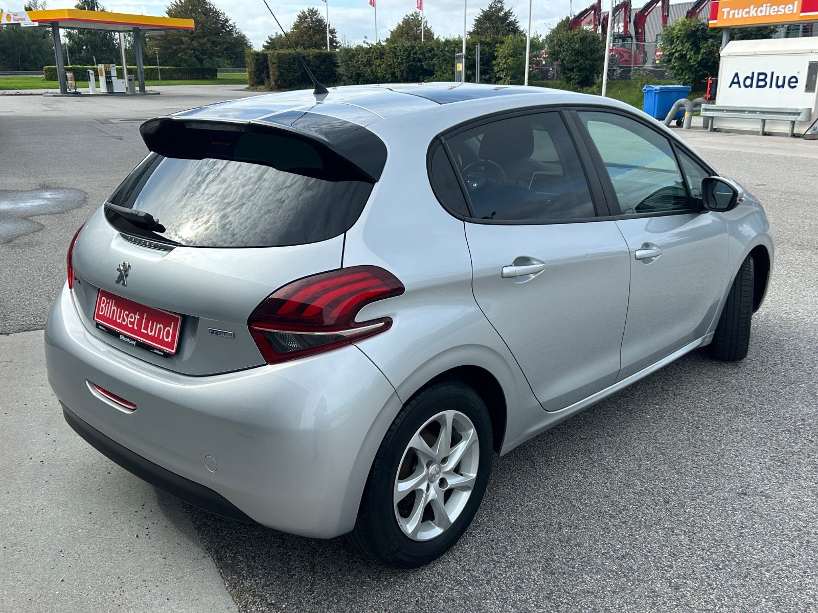 Sølv Peugeot 208 fra 2016