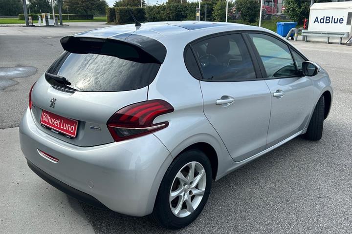 Sølv Peugeot 208 fra 2016