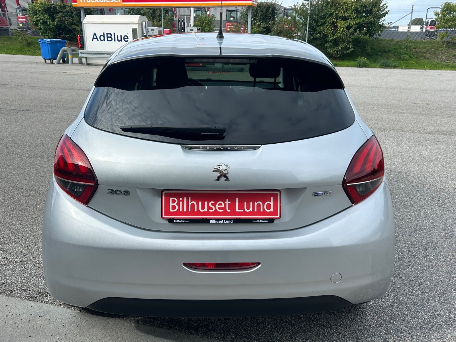 Sølv Peugeot 208 fra 2016