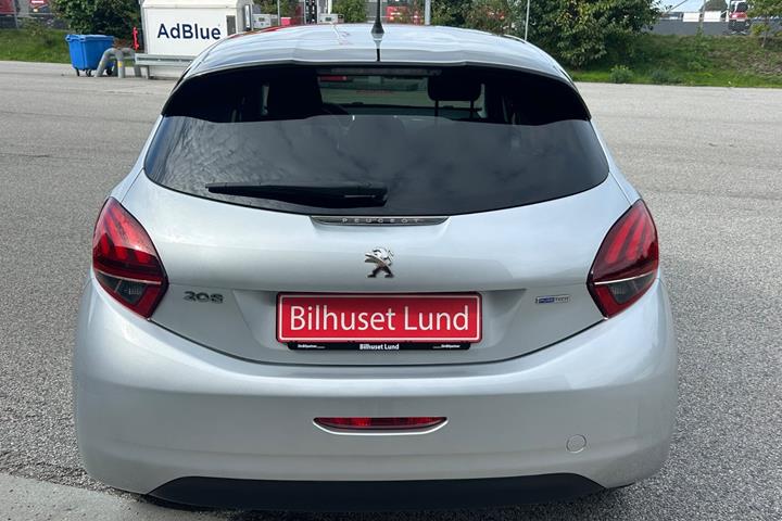 Sølv Peugeot 208 fra 2016