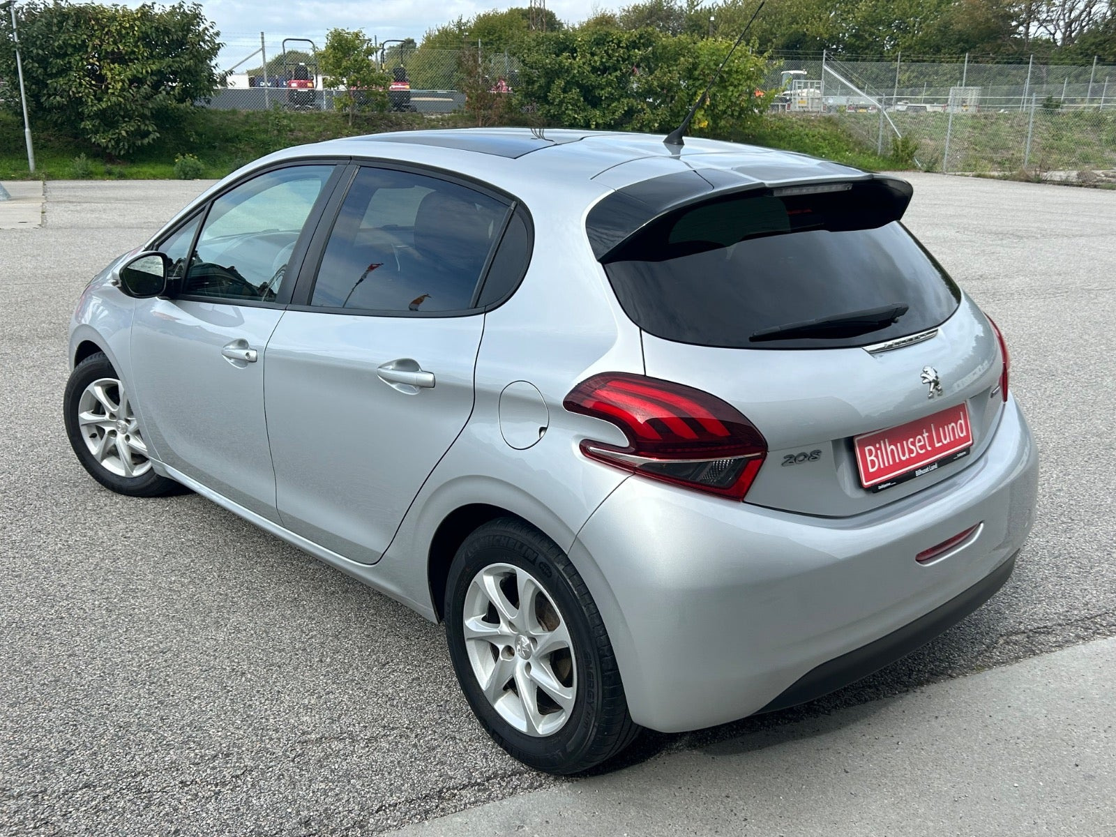 Sølv Peugeot 208 fra 2016