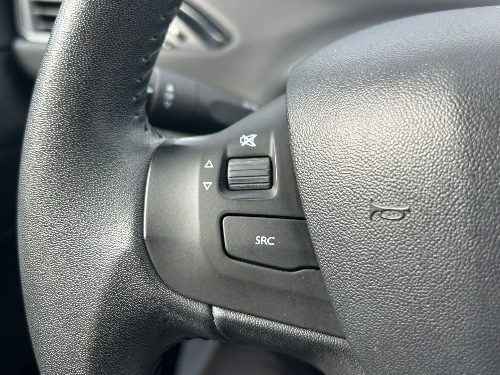 Sølv Peugeot 208 fra 2016