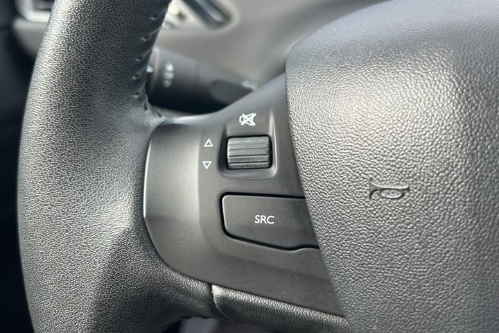 Sølv Peugeot 208 fra 2016
