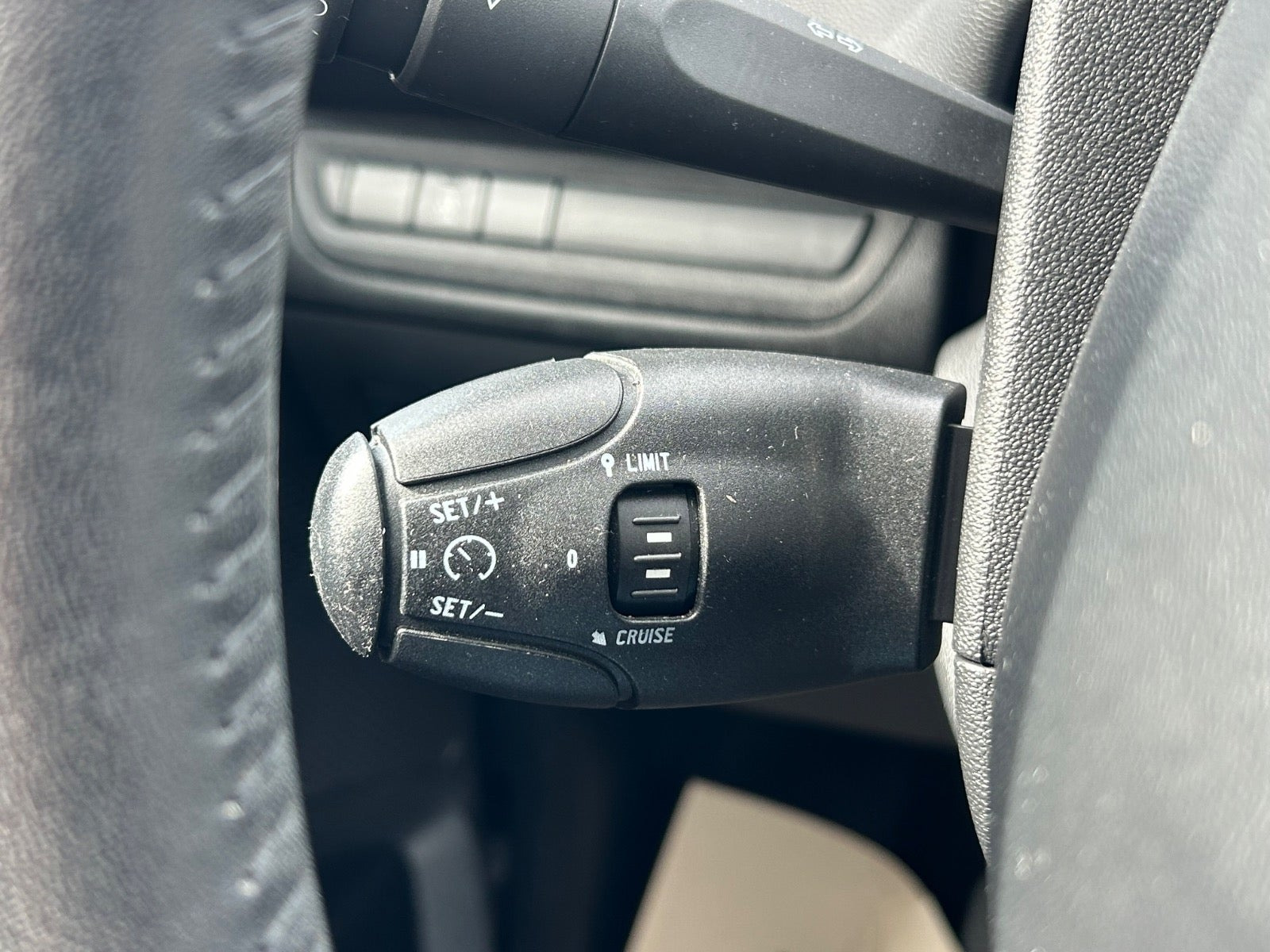 Sølv Peugeot 208 fra 2016